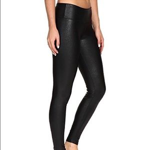 💫 Onzie Black Snake Print Legging S